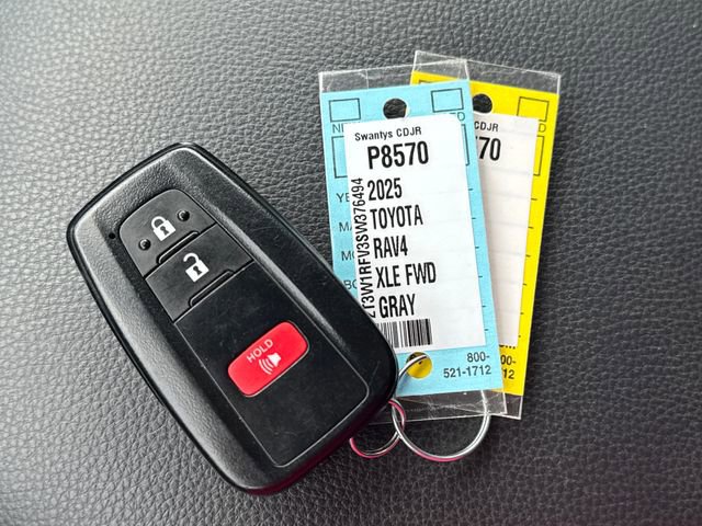 Used 2025 Toyota RAV4 XLE FWD image 29