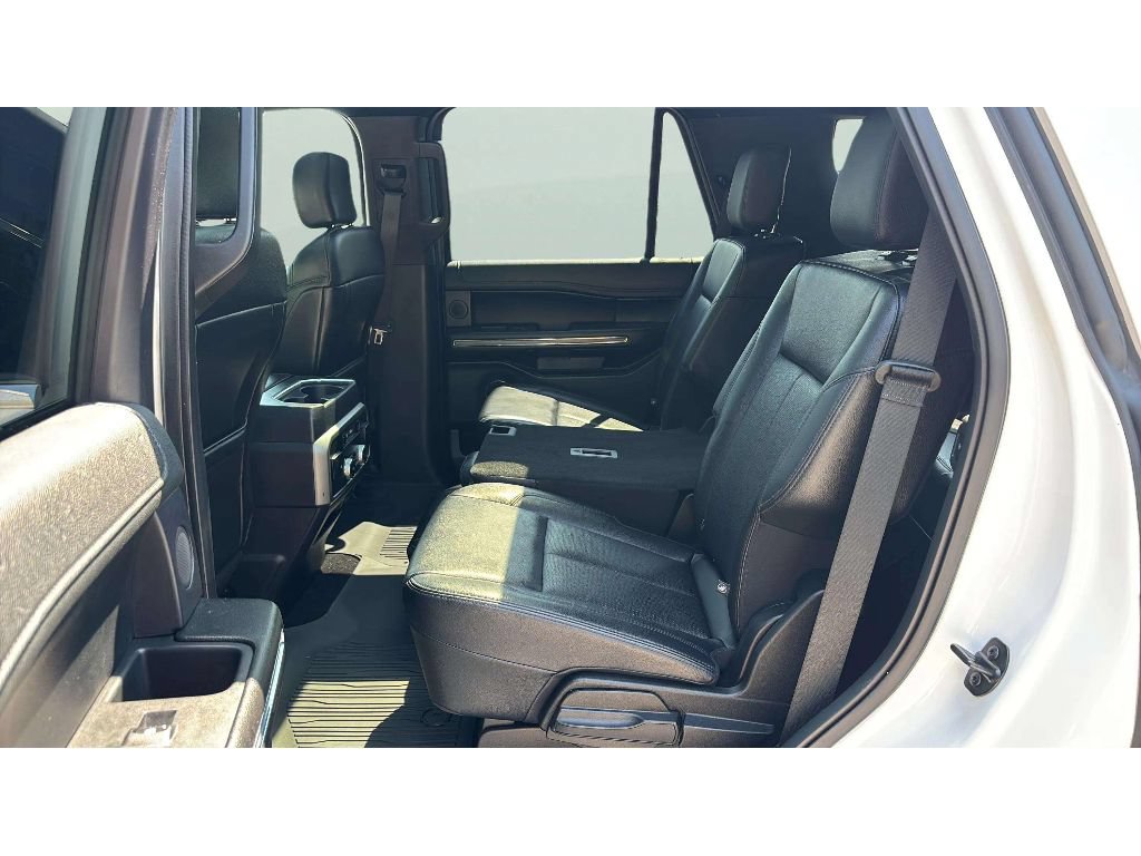 Used 2019 Ford Expedition XLT w/ Equipment Group 202A AWD/4WD image 14