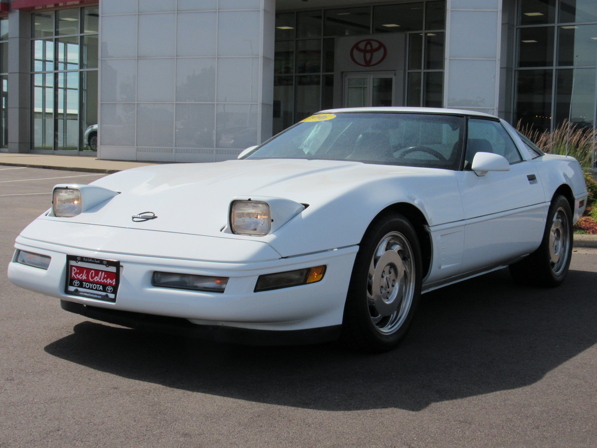 Used 1996 Chevrolet Corvette Coupe RWD image 2