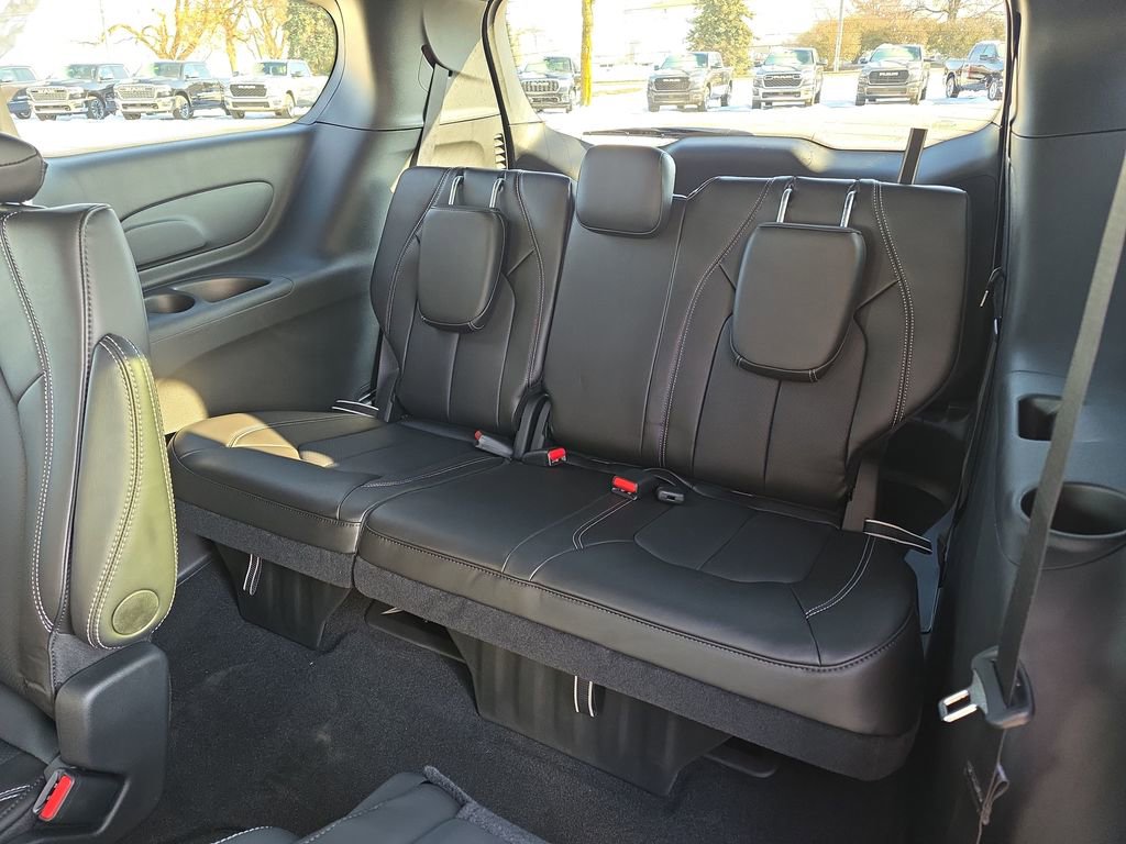 New 2026 Chrysler Pacifica Select image 10