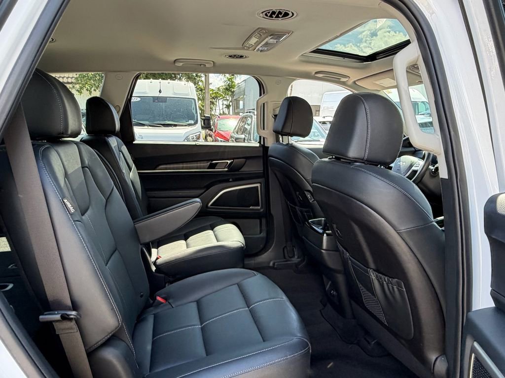 Used 2025 Kia Telluride EX w/ EX Captain's Chair Package FWD image 16