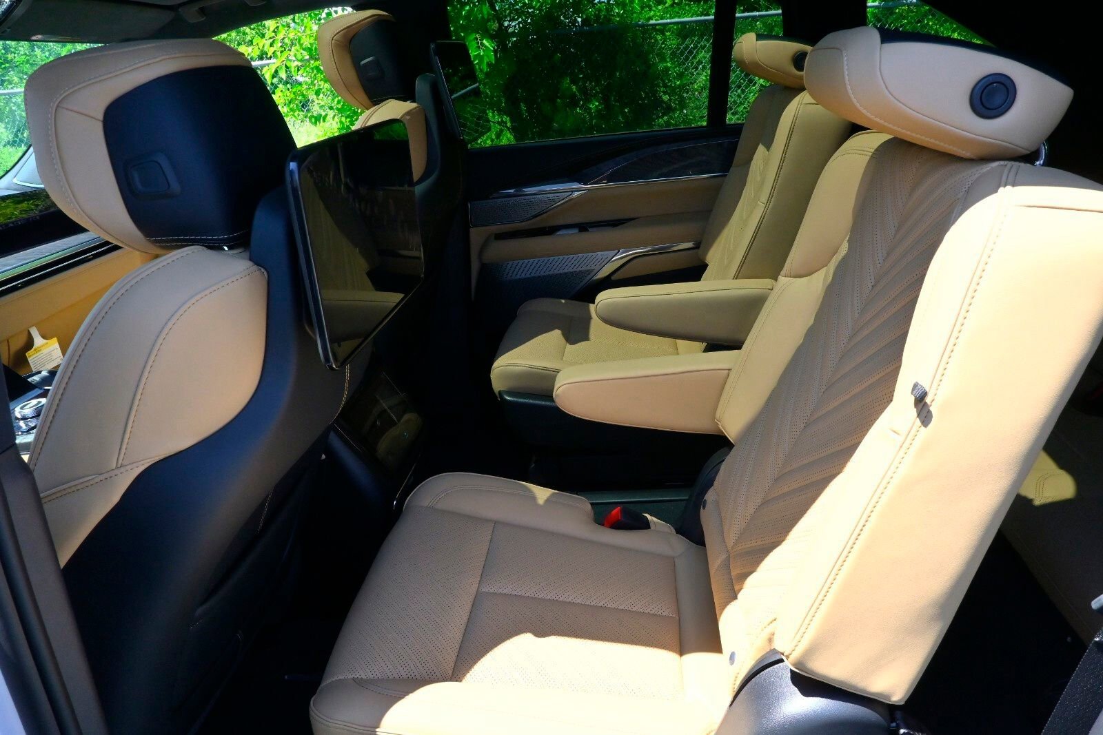 New 2025 Cadillac Escalade IQ Luxury 2 image 29