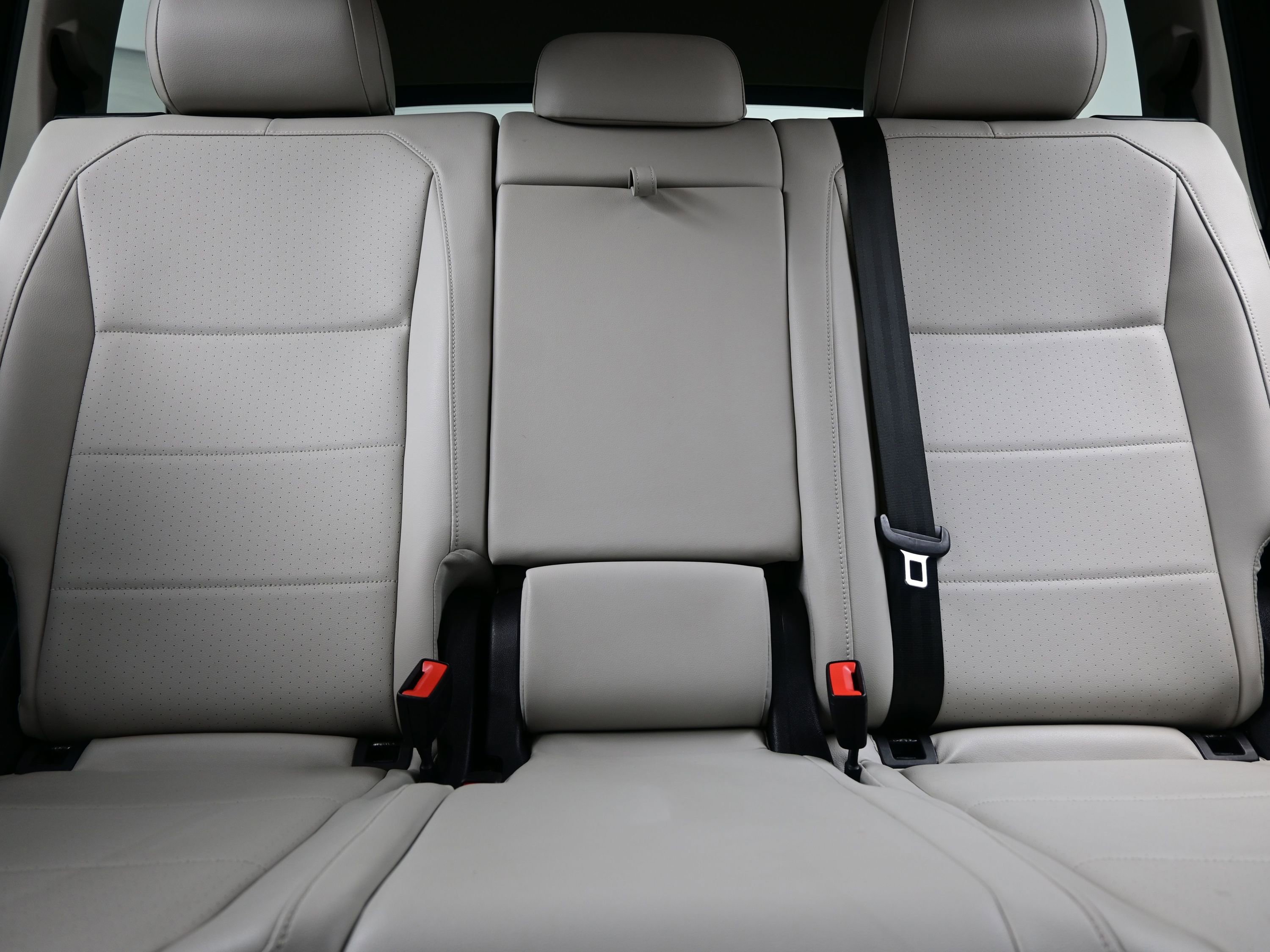 Used 2018 Volkswagen Tiguan SE image 15