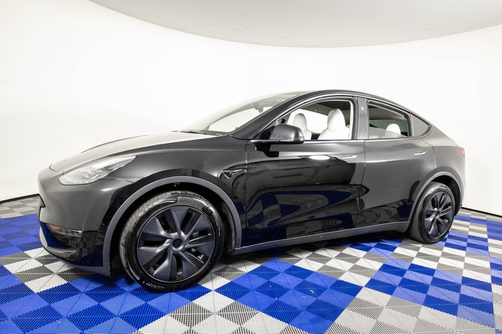 Used 2024 Tesla Model Y Long Range AWD/4WD image 2