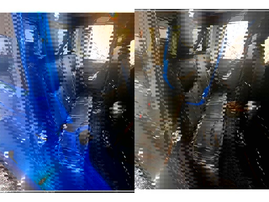 Used 2016 Jeep Wrangler Unlimited Sahara w/ Connectivity Group image 27