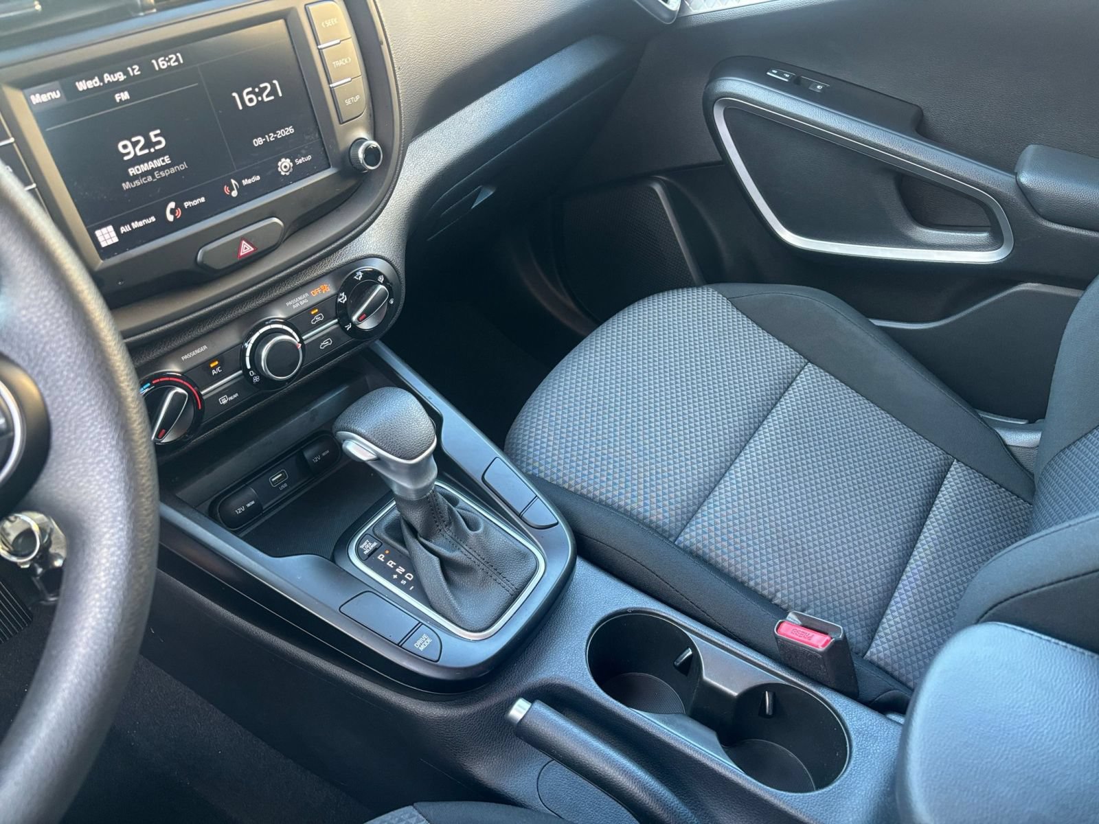 Used 2025 Kia Soul LX w/ LX Technology Package FWD image 35