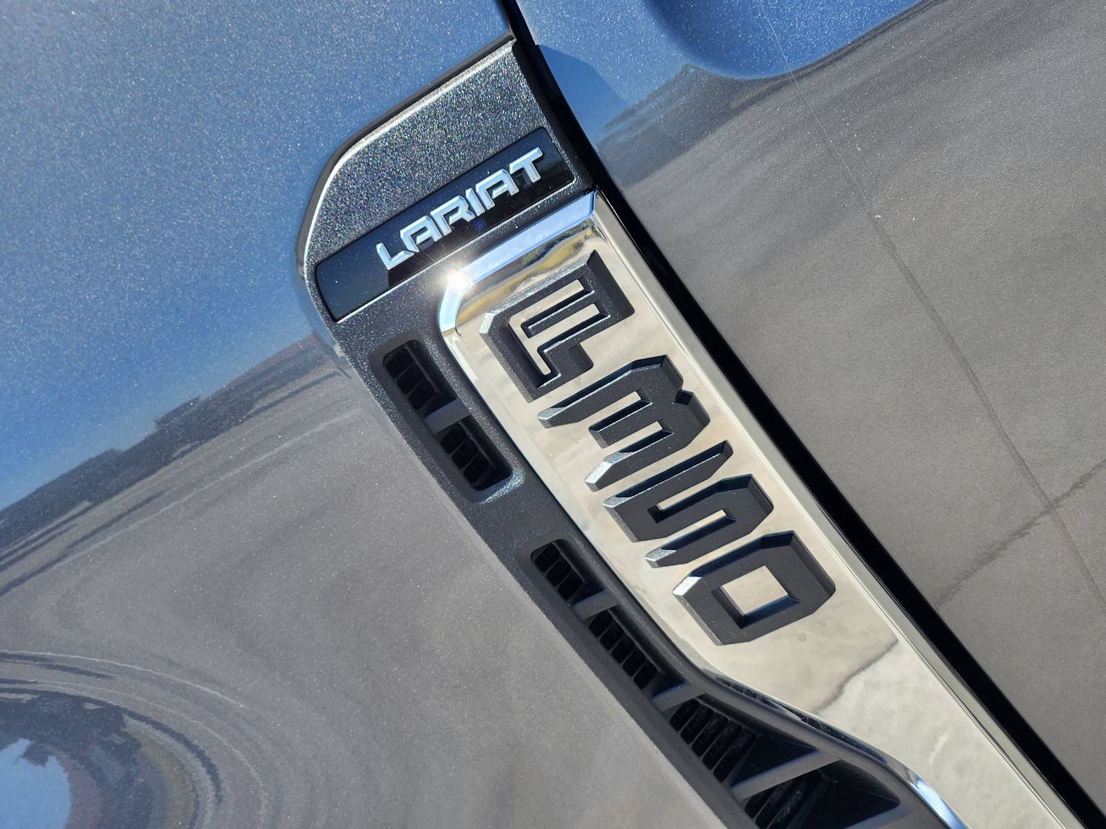 New 2027 Ford F350 Lariat w/ Lariat Premium Package AWD/4WD image 9