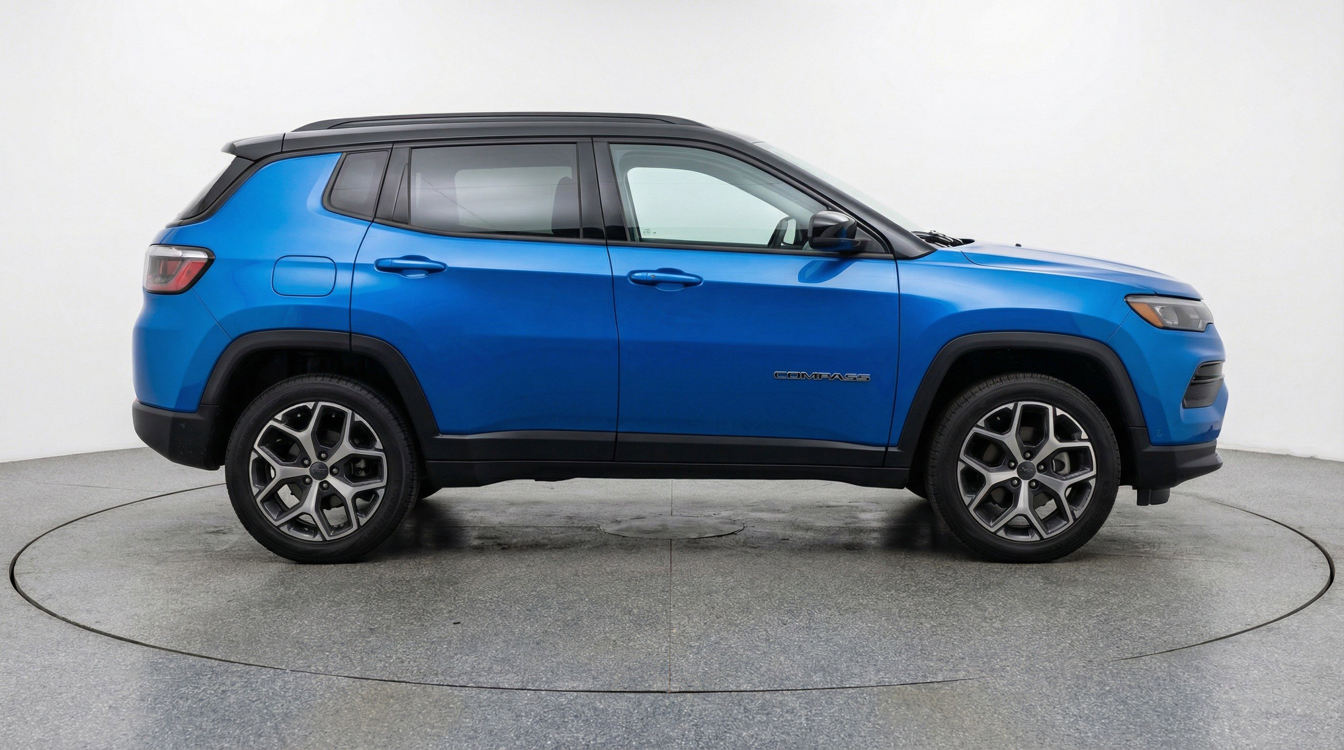 Used 2025 Jeep Compass Limited AWD/4WD image 11