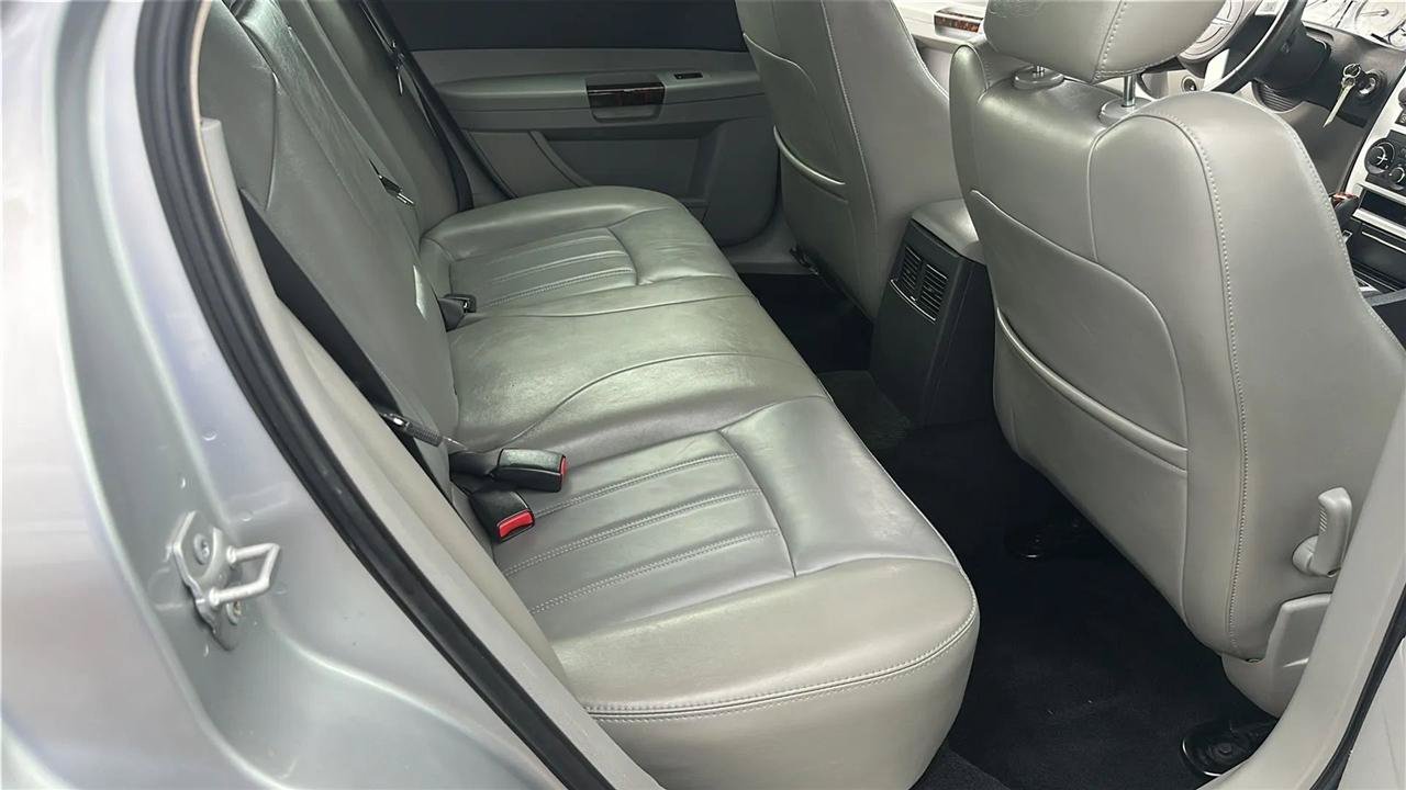 Used 2007 Chrysler 300 C RWD image 28