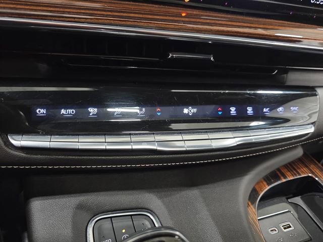 Certified 2022 Cadillac Escalade Premium Luxury AWD/4WD image 23