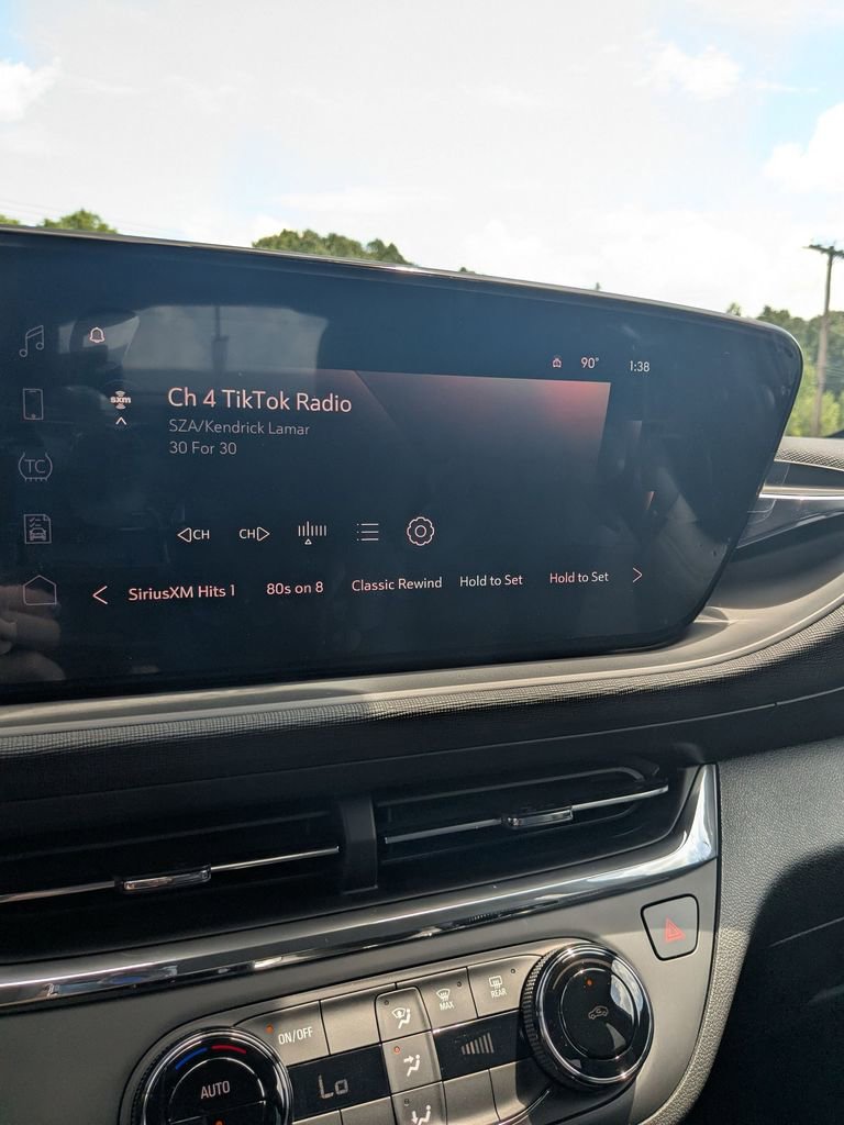 New 2025 Buick Envista Preferred image 14