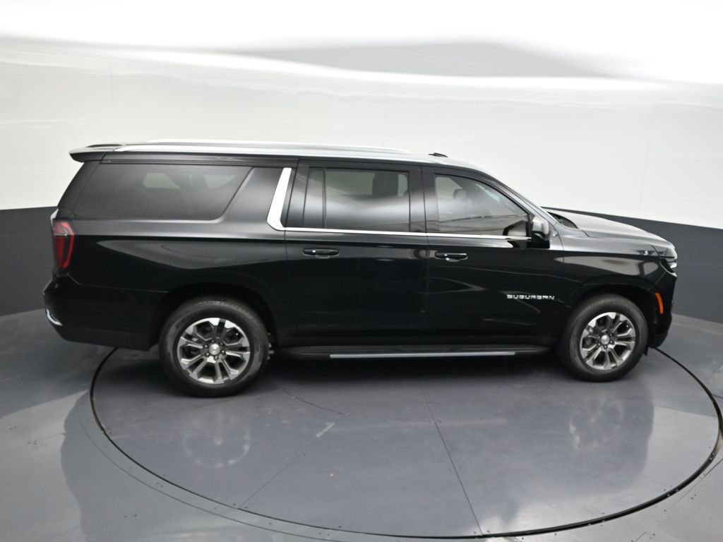 Used 2025 Chevrolet Suburban LT RWD image 22