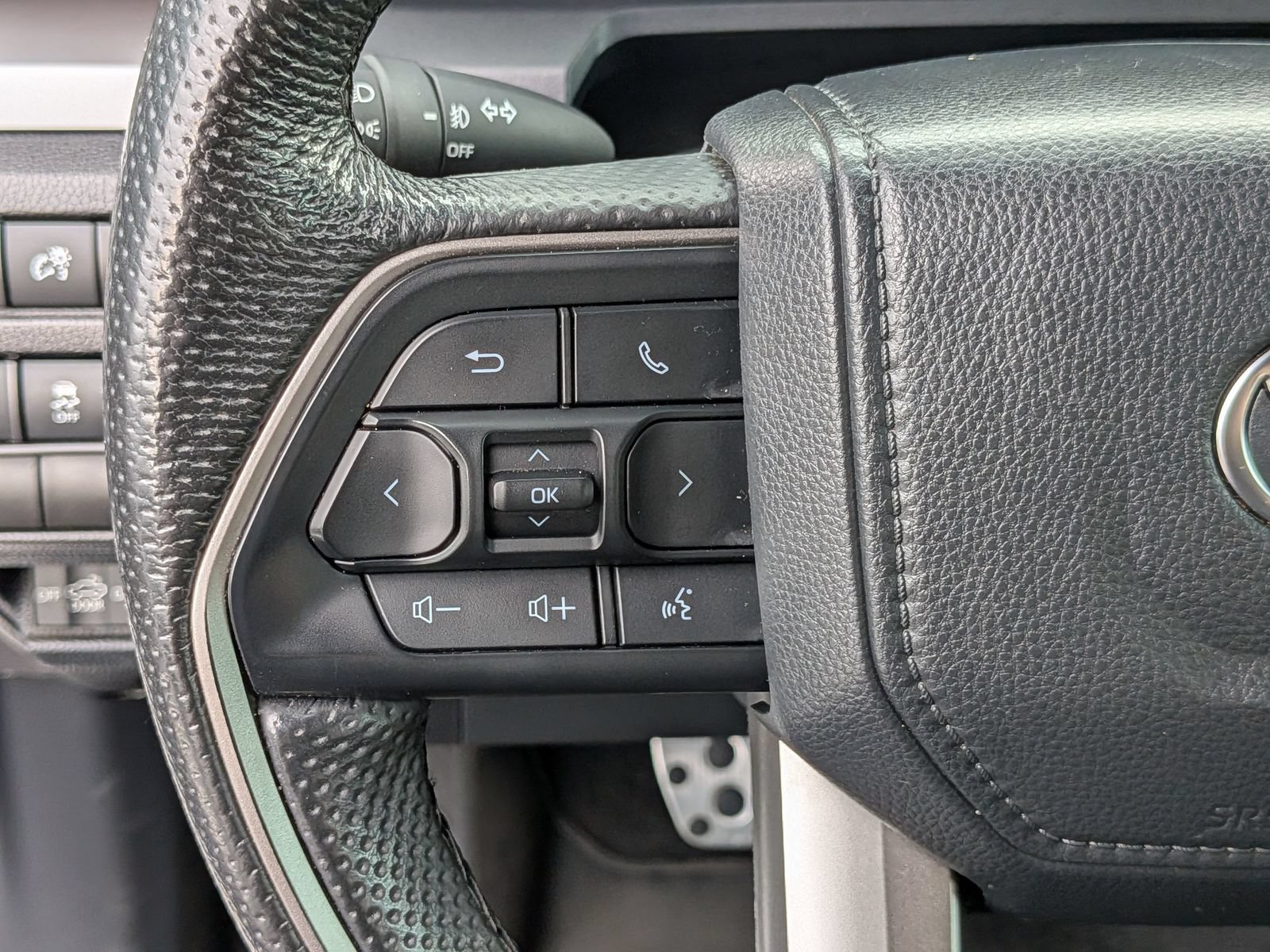 Used 2024 Toyota Tacoma TRD Sport AWD/4WD image 17