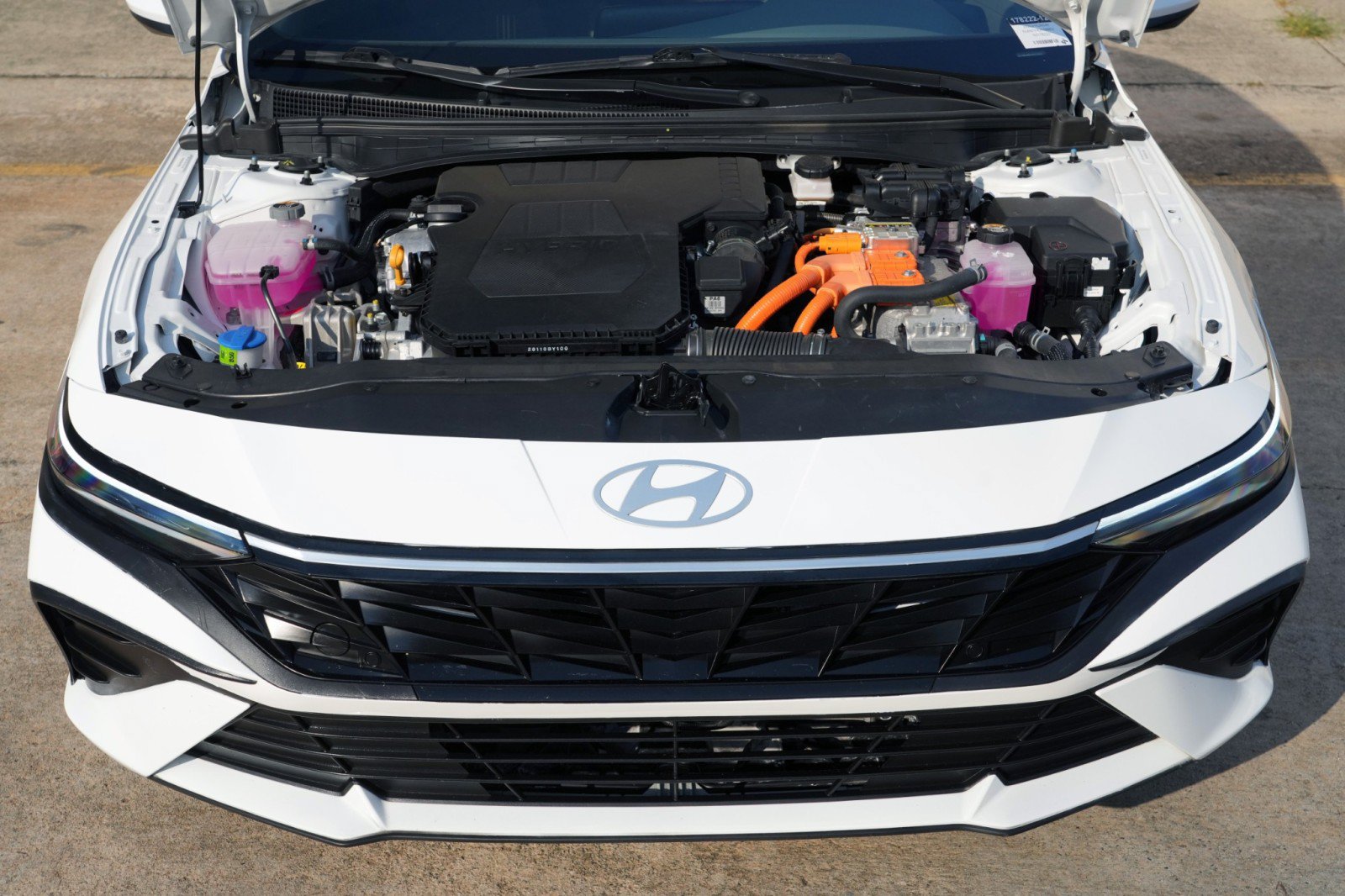 Used 2025 Hyundai Elantra Hybrid FWD image 7