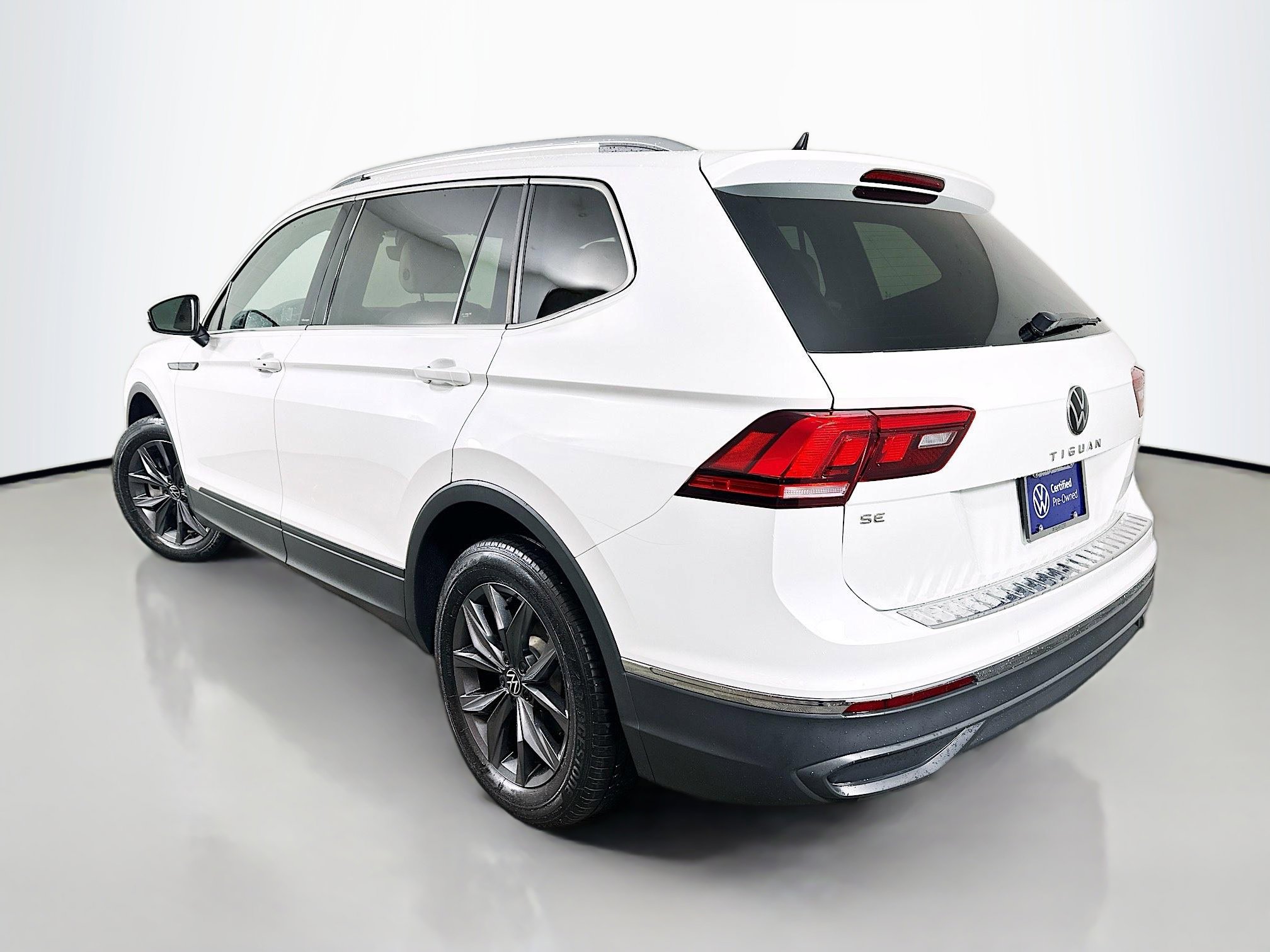 Used 2023 Volkswagen Tiguan SE AWD/4WD image 5