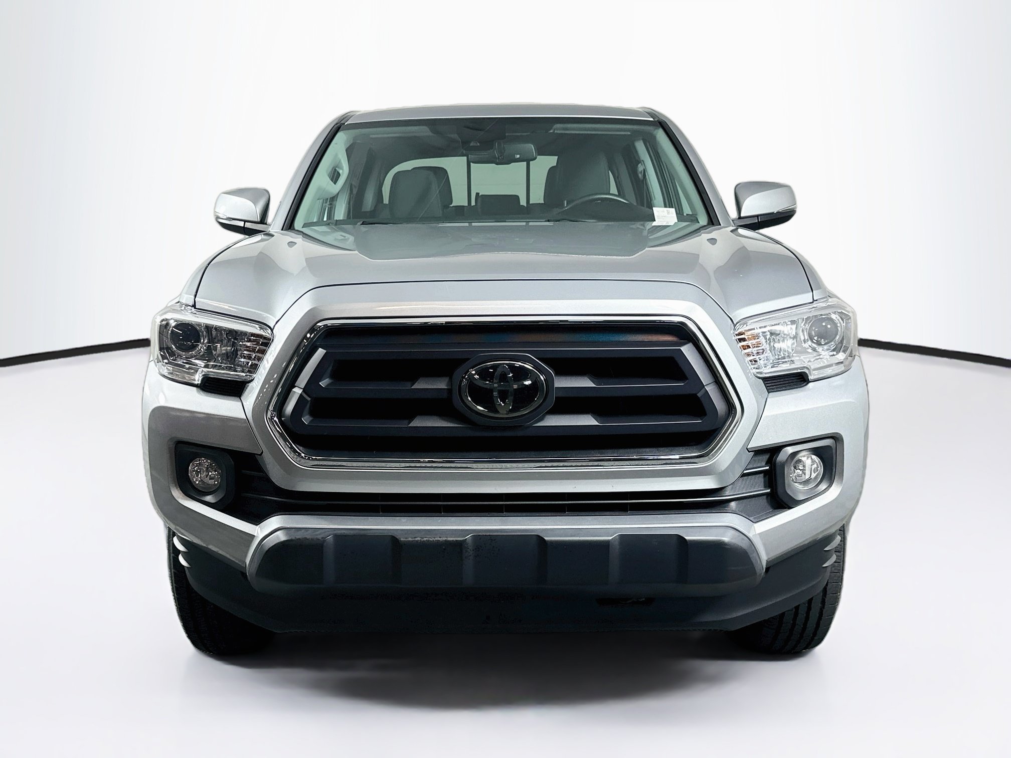 Used 2022 Toyota Tacoma SR5 w/ Technology Package RWD image 2