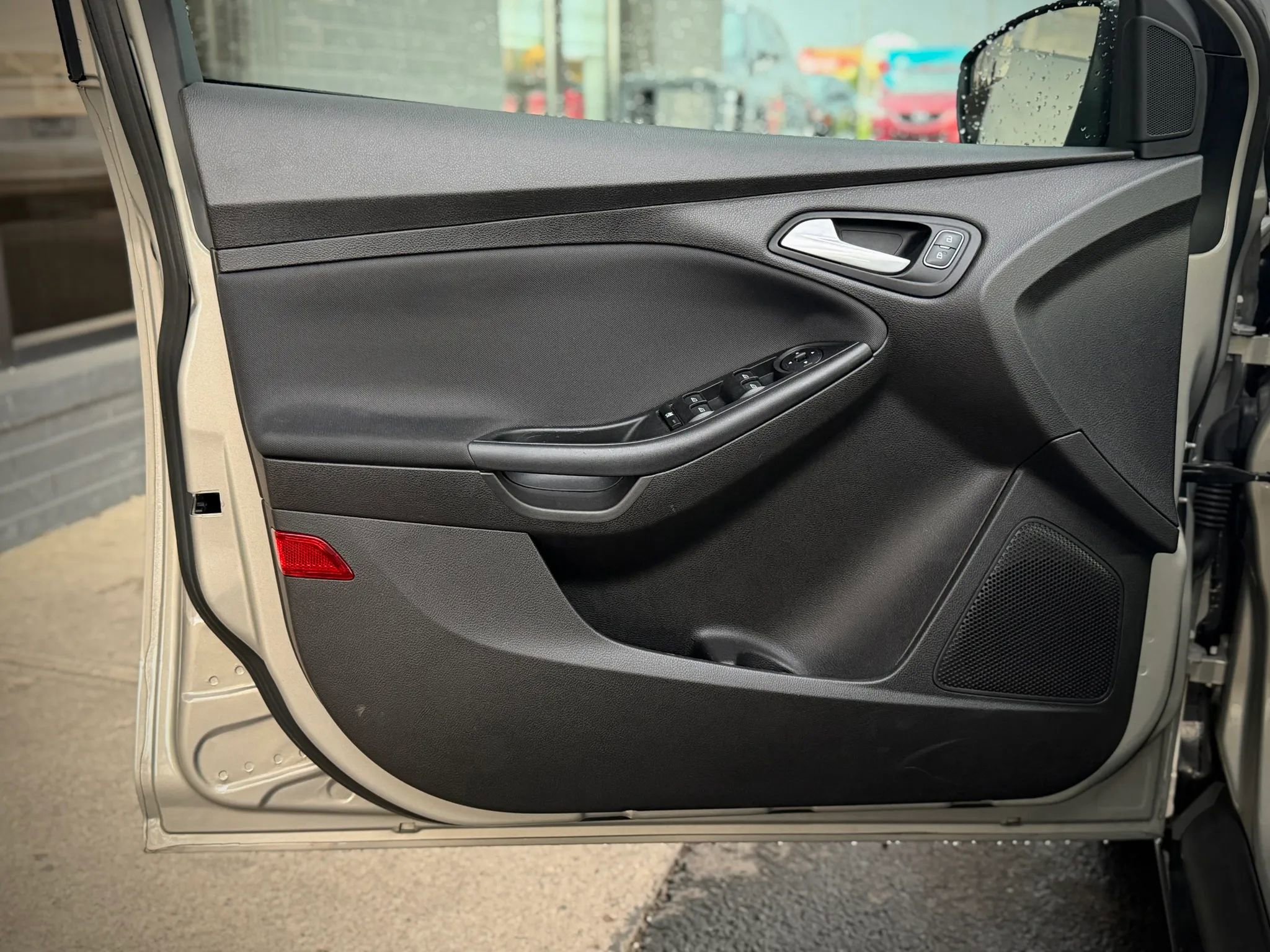 Used 2016 Ford Focus SE w/ SE Power Seat Package FWD image 7
