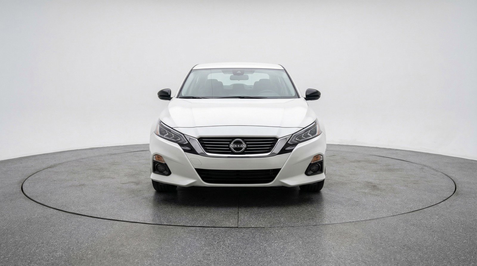 Used 2025 Nissan Altima 2.5 SV FWD image 2