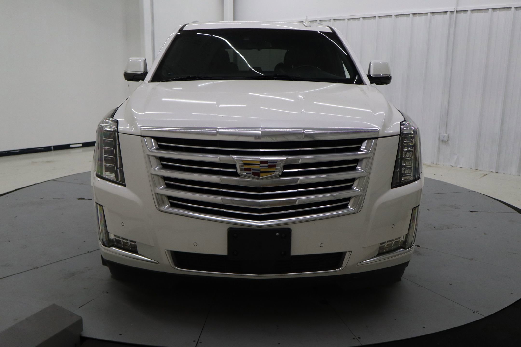 Used 2020 Cadillac Escalade Platinum image 11