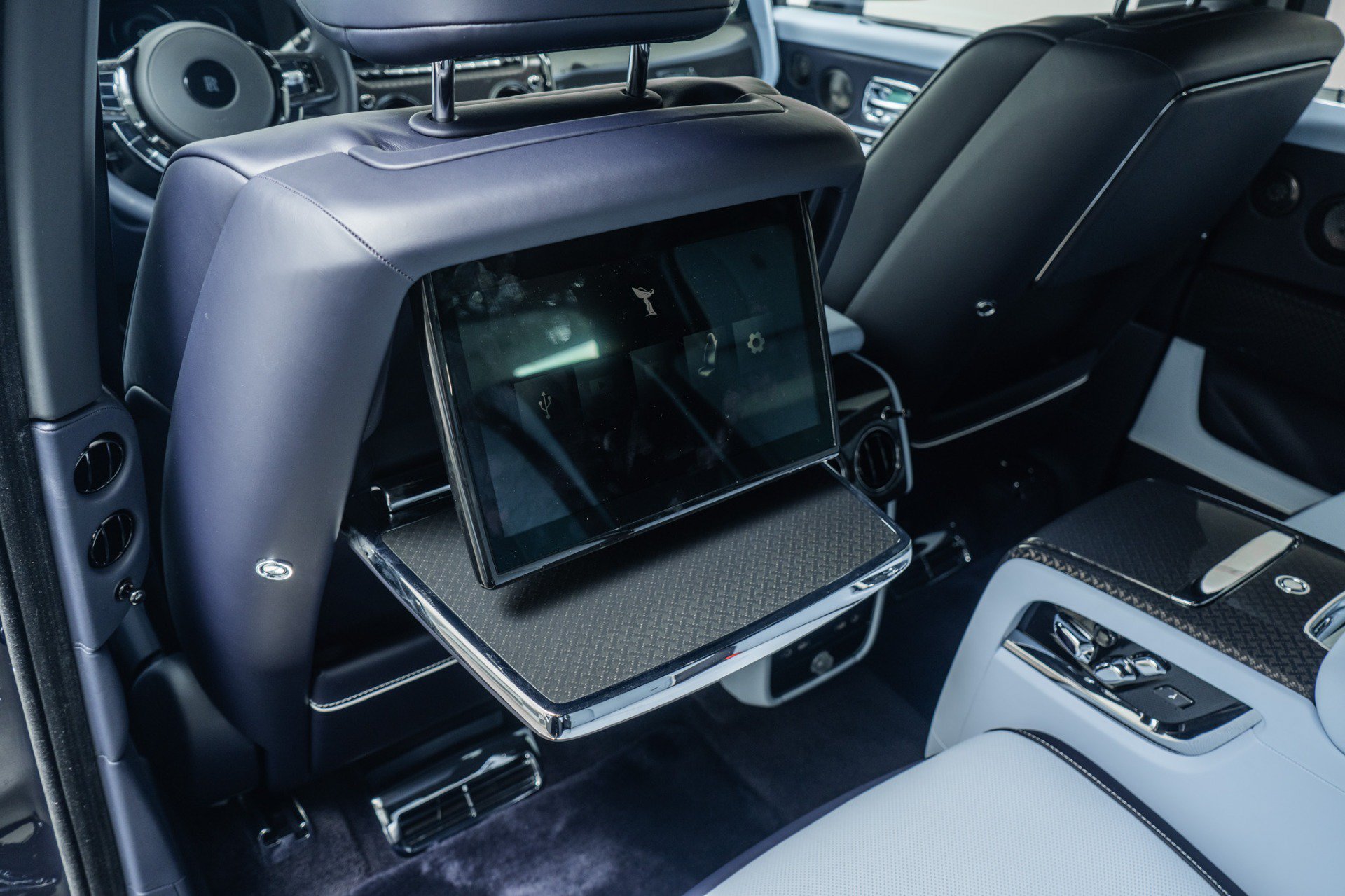 Used 2025 Rolls-Royce Cullinan Black Badge AWD/4WD image 37
