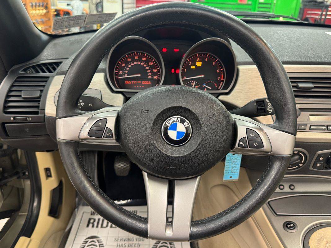 Used 2004 BMW Z4 2.5i RWD image 7