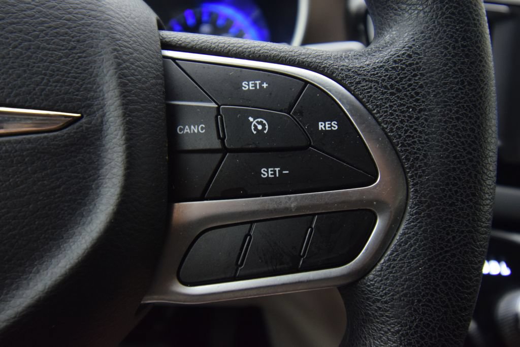 Used 2019 Chrysler Pacifica L FWD image 32