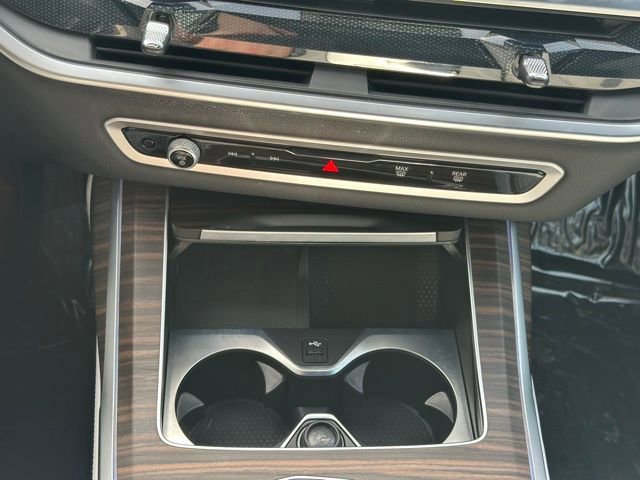 Certified 2025 BMW X7 xDrive40i w/ Premium Package image 21