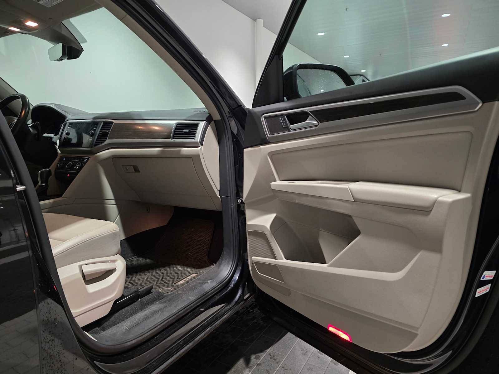 Used 2018 Volkswagen Atlas SE image 12