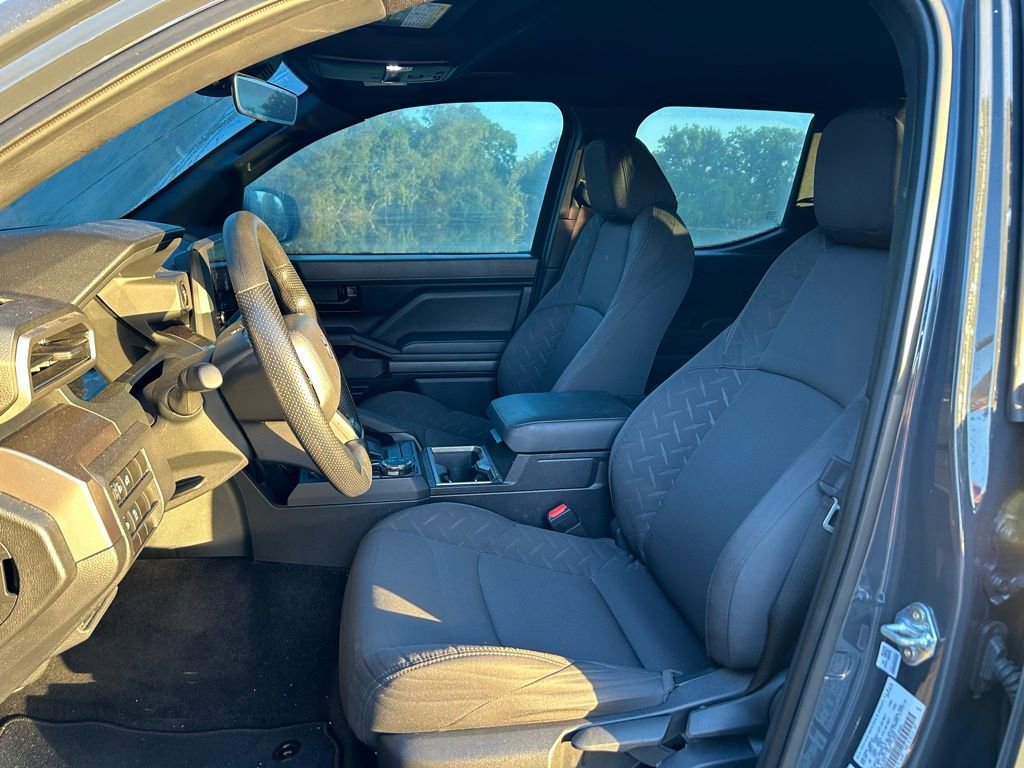 Certified 2025 Toyota Tacoma SR5 AWD/4WD image 14