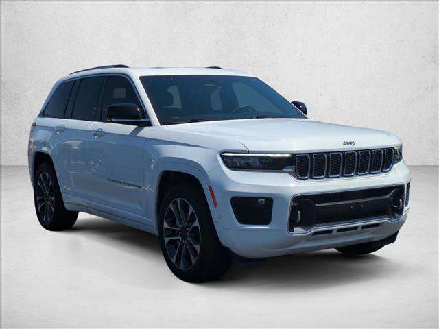 Used 2022 Jeep Grand Cherokee Overland w/ Luxury Tech Group IV AWD/4WD image 3