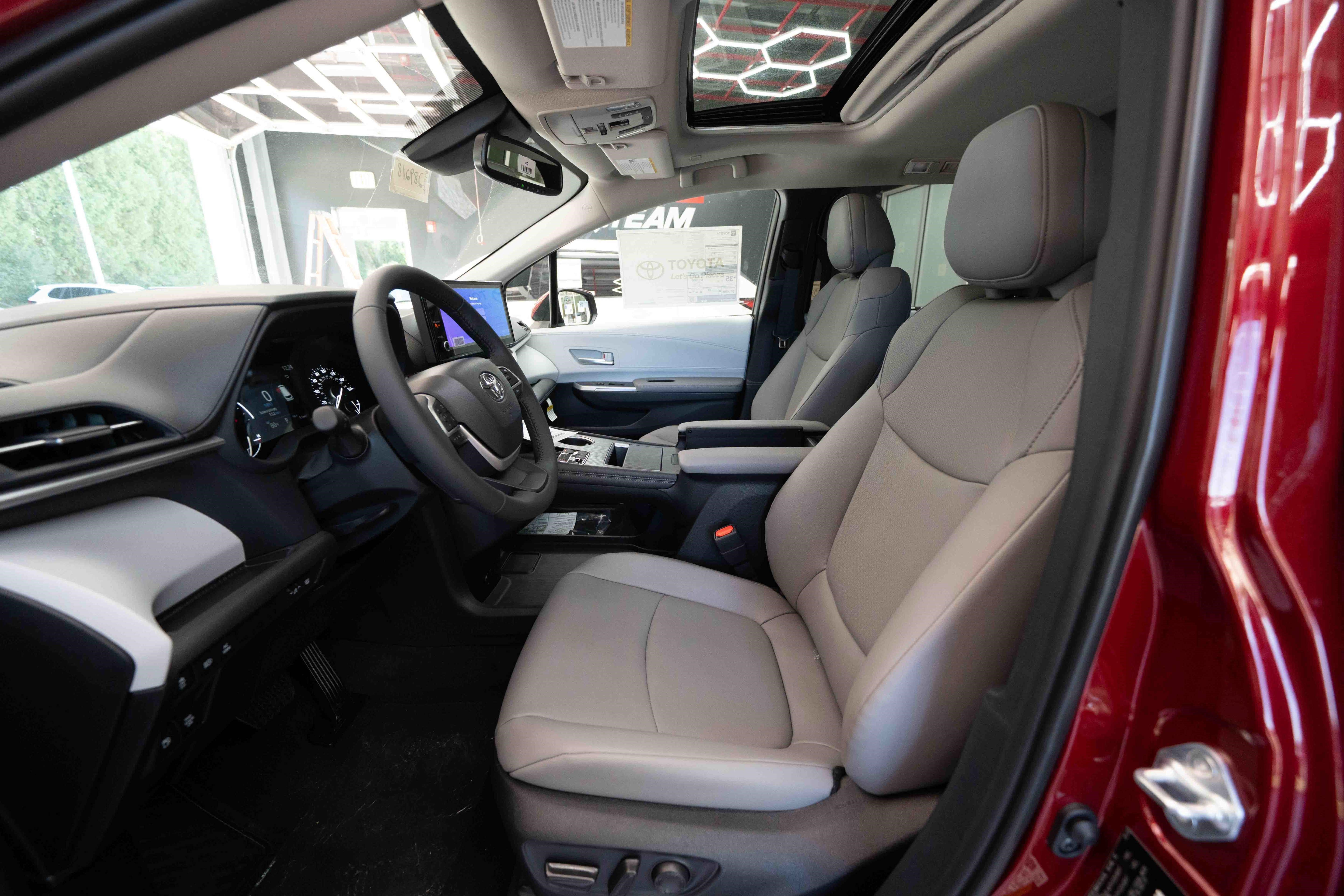 New 2026 Toyota Sienna XLE AWD/4WD image 9