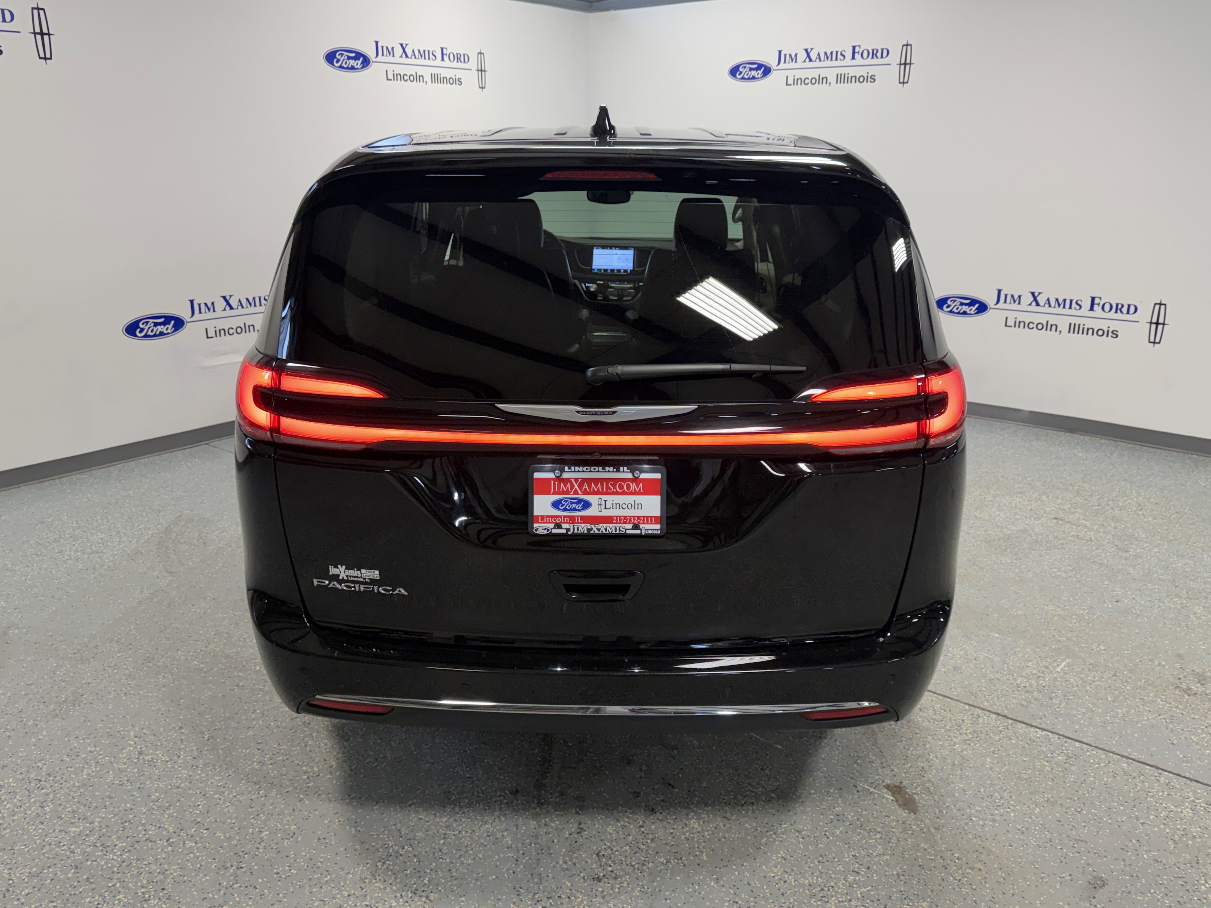 Used 2024 Chrysler Pacifica Touring-L image 34