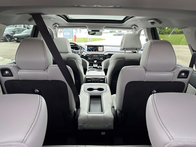 Used 2023 Acura MDX w/ Technology Package AWD/4WD image 15