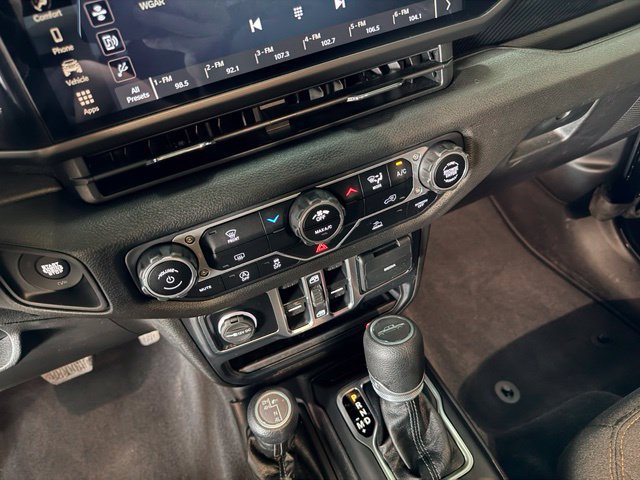Certified 2025 Jeep Gladiator Sport AWD/4WD image 30
