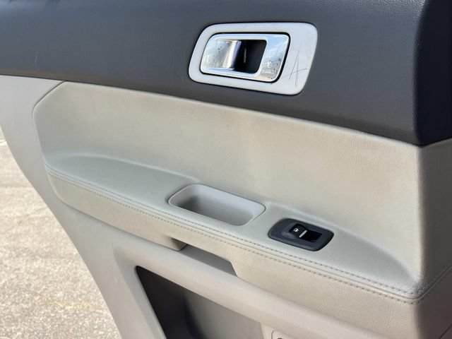 Used 2015 Ford Explorer XLT FWD image 17