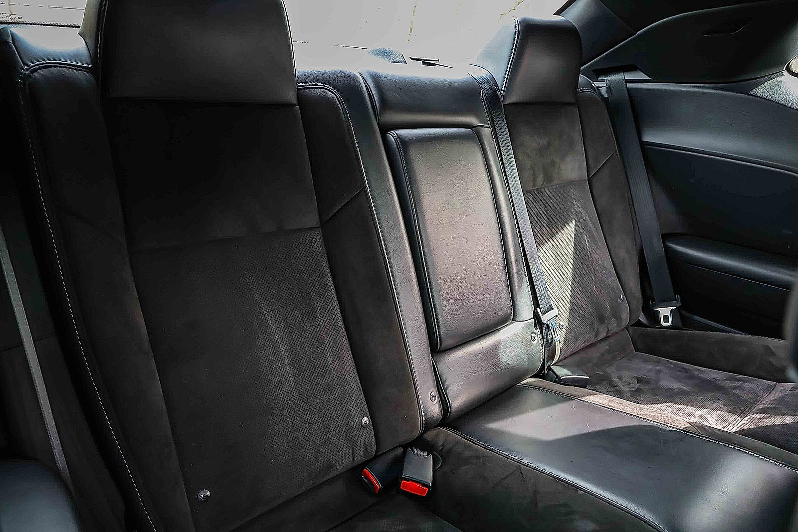 Used 2016 Dodge Challenger R/T Scat Pack w/ Leather Interior Group image 24