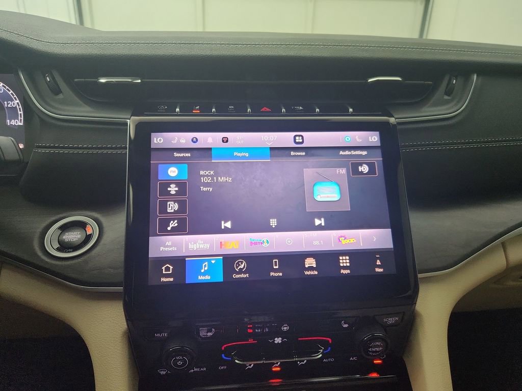 New 2025 Jeep Grand Cherokee L Limited w/ Trailer Tow Package image 24