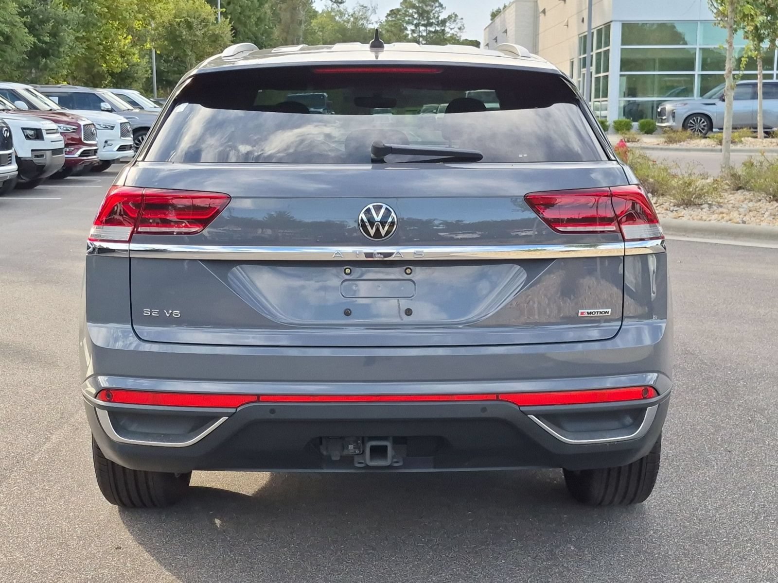 Used 2022 Volkswagen Atlas Cross Sport SE AWD/4WD image 4
