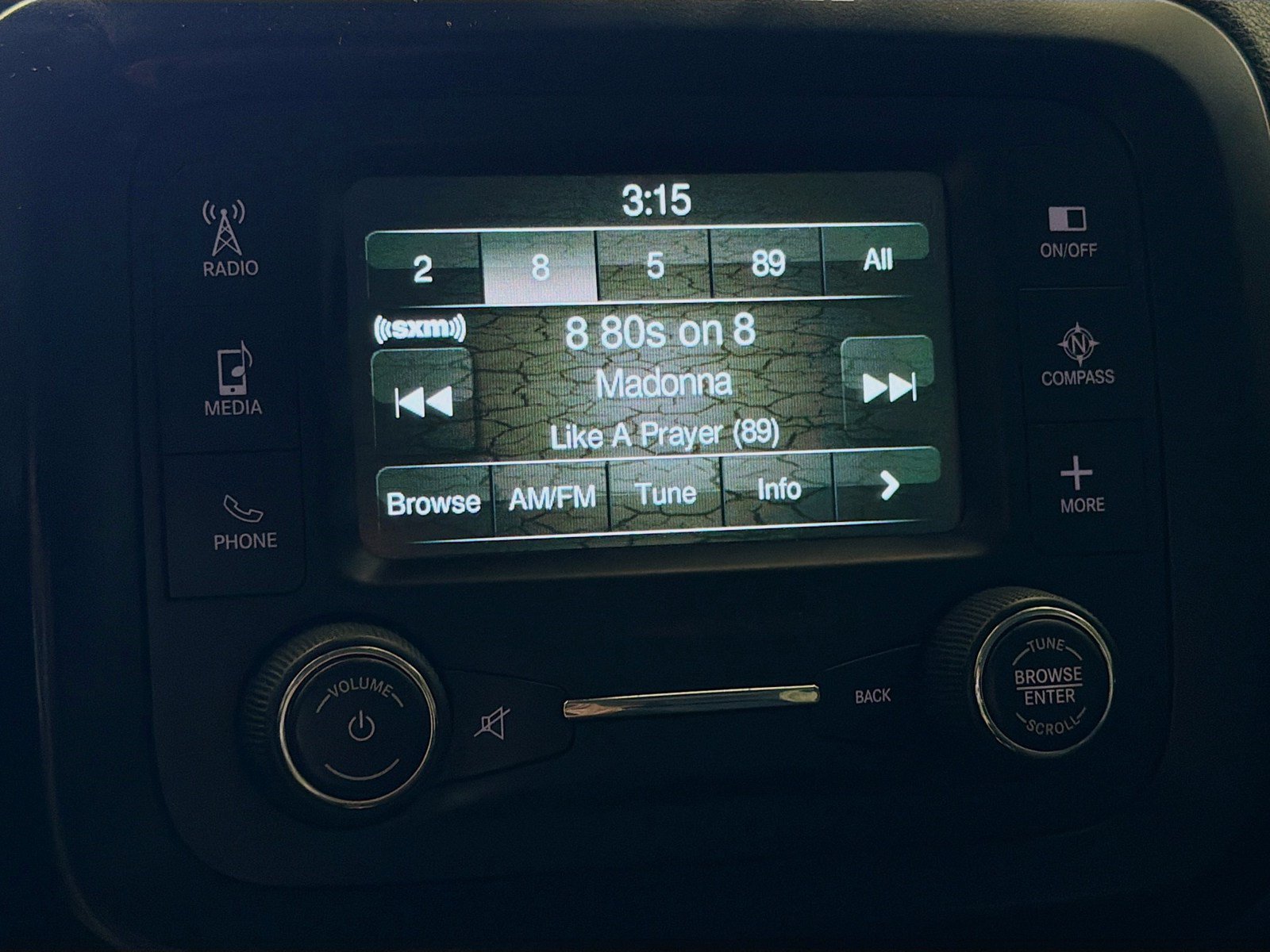 Used 2016 Jeep Renegade Latitude FWD image 9