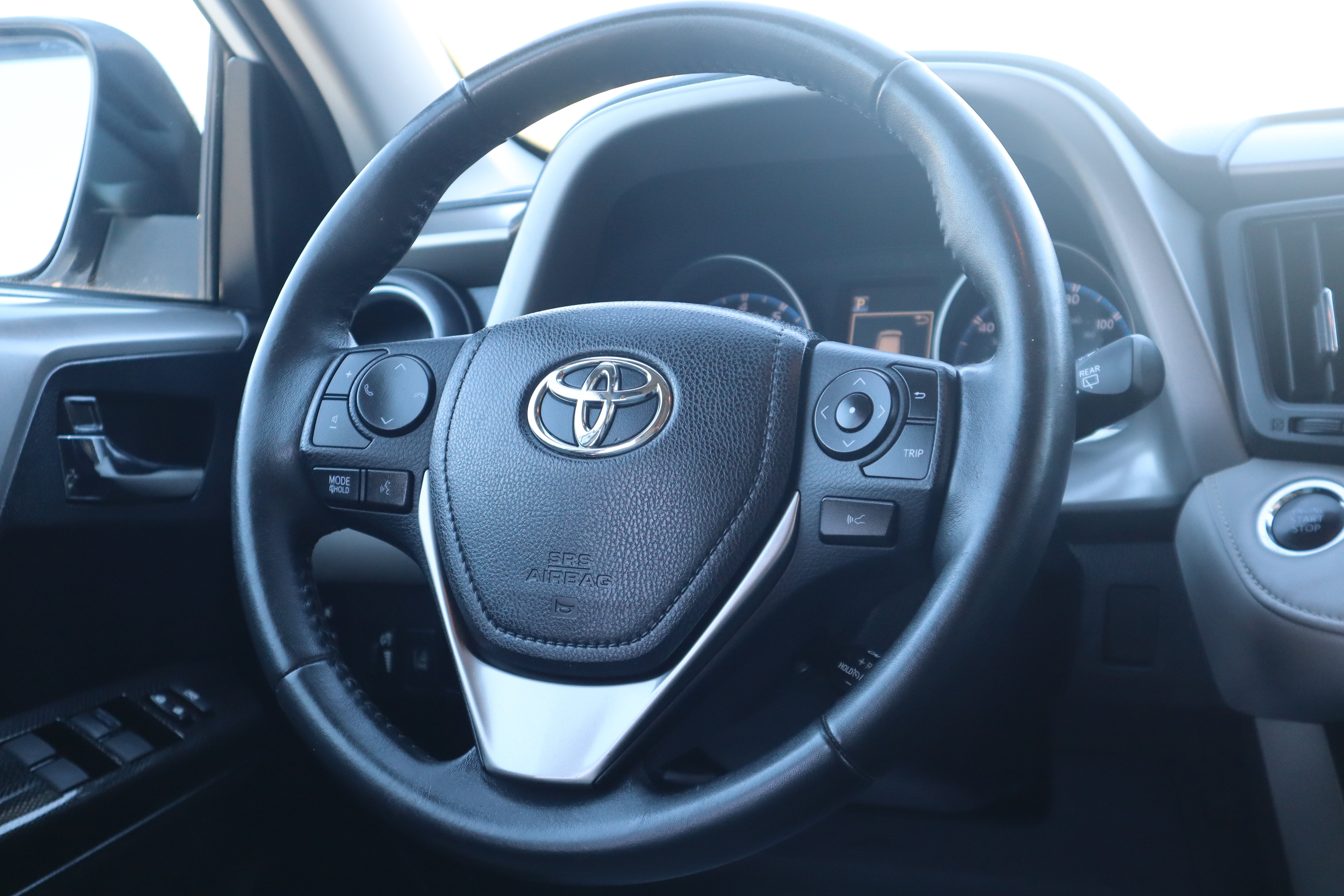 Used 2018 Toyota RAV4 XLE AWD/4WD image 14