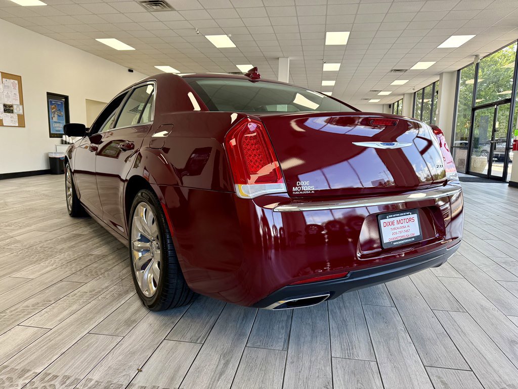 Used 2018 Chrysler 300 Touring L RWD image 7