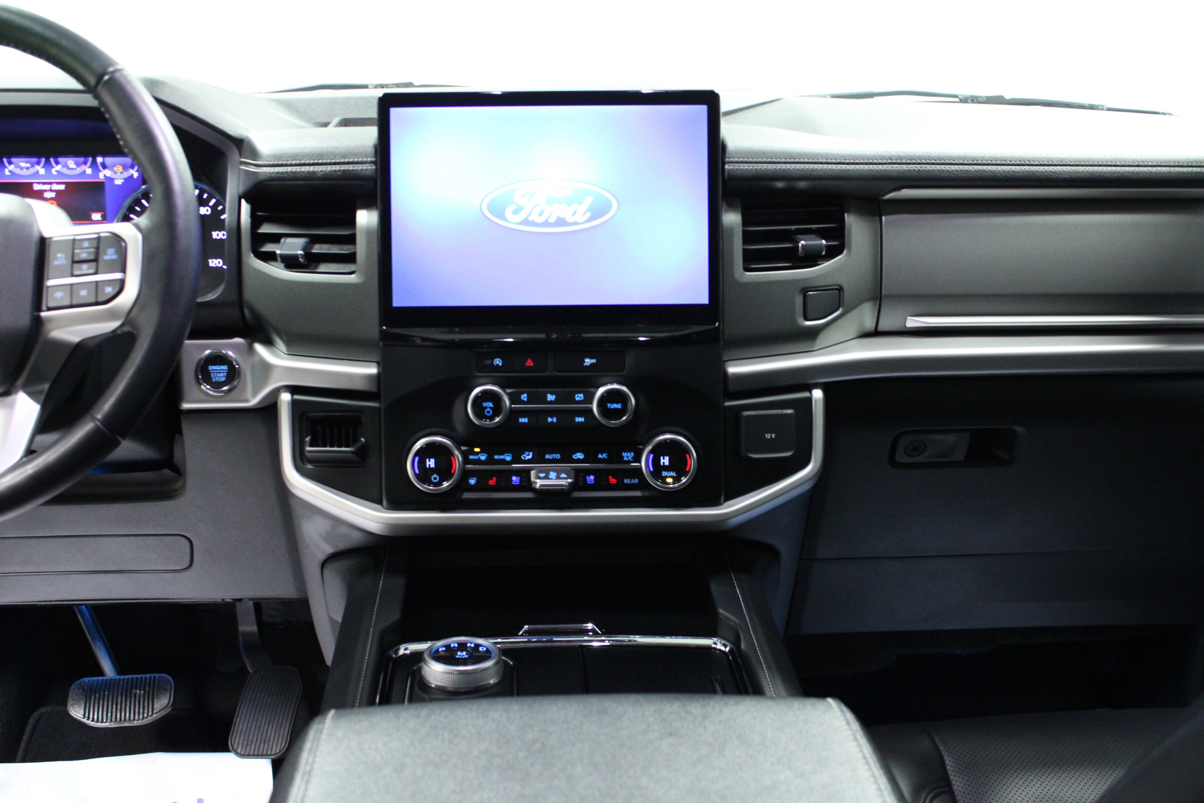 Used 2024 Ford Expedition XLT image 19