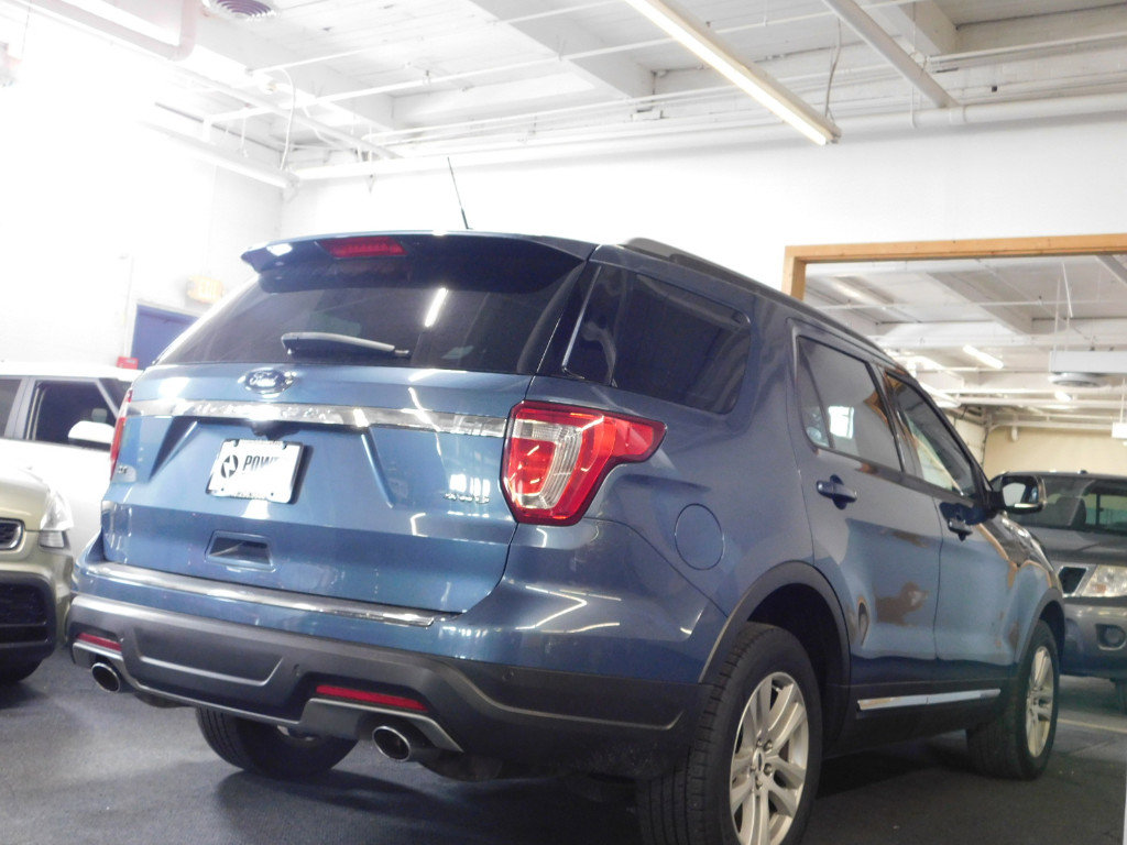 Used 2018 Ford Explorer XLT w/ Equipment Group 202A image 6