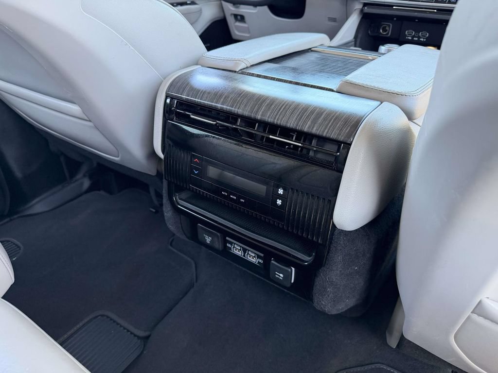 Used 2024 Jeep Wagoneer Series II w/ Flexible Seating Group AWD/4WD image 17