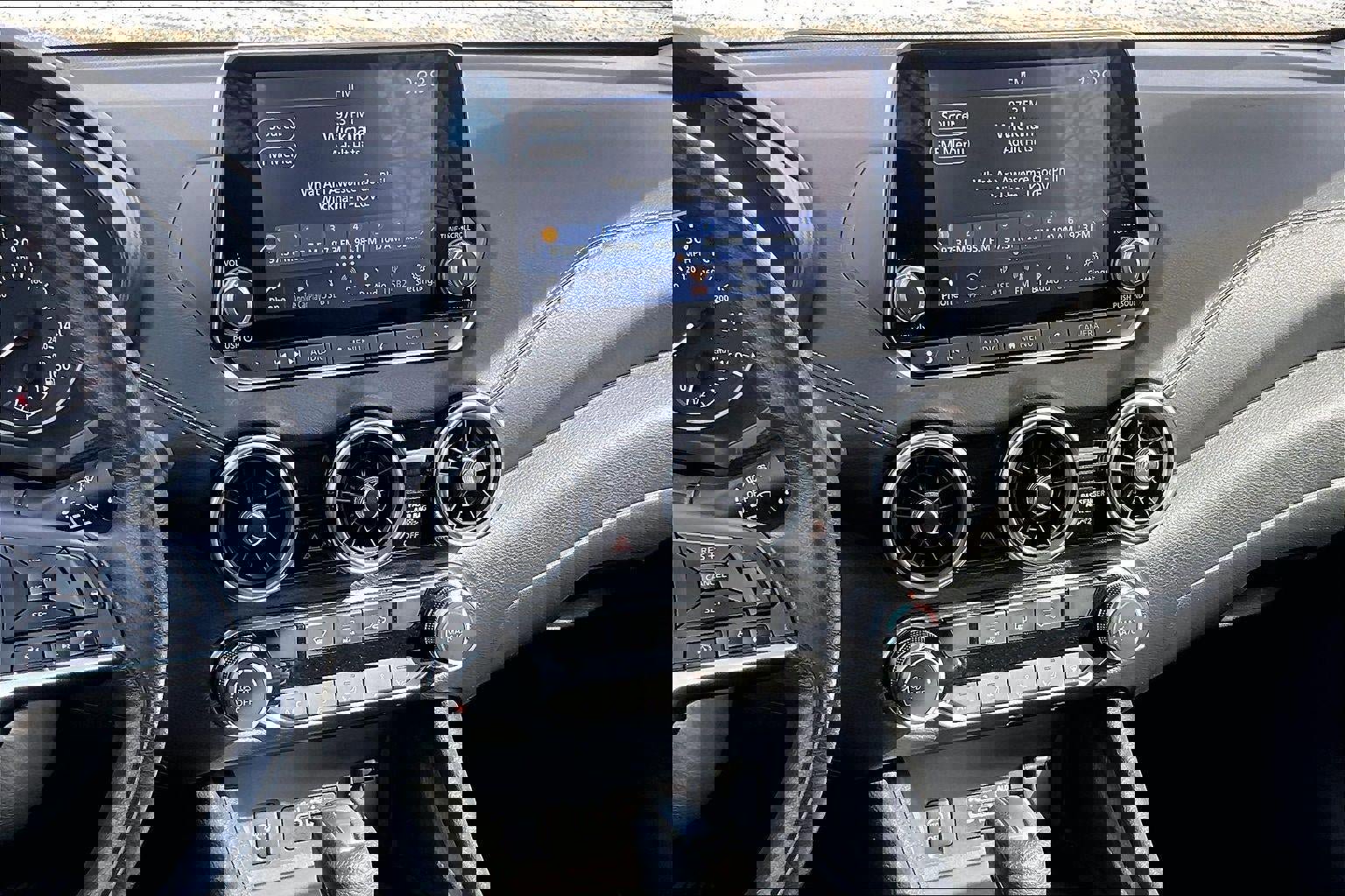 Used 2024 Nissan Sentra SV image 6