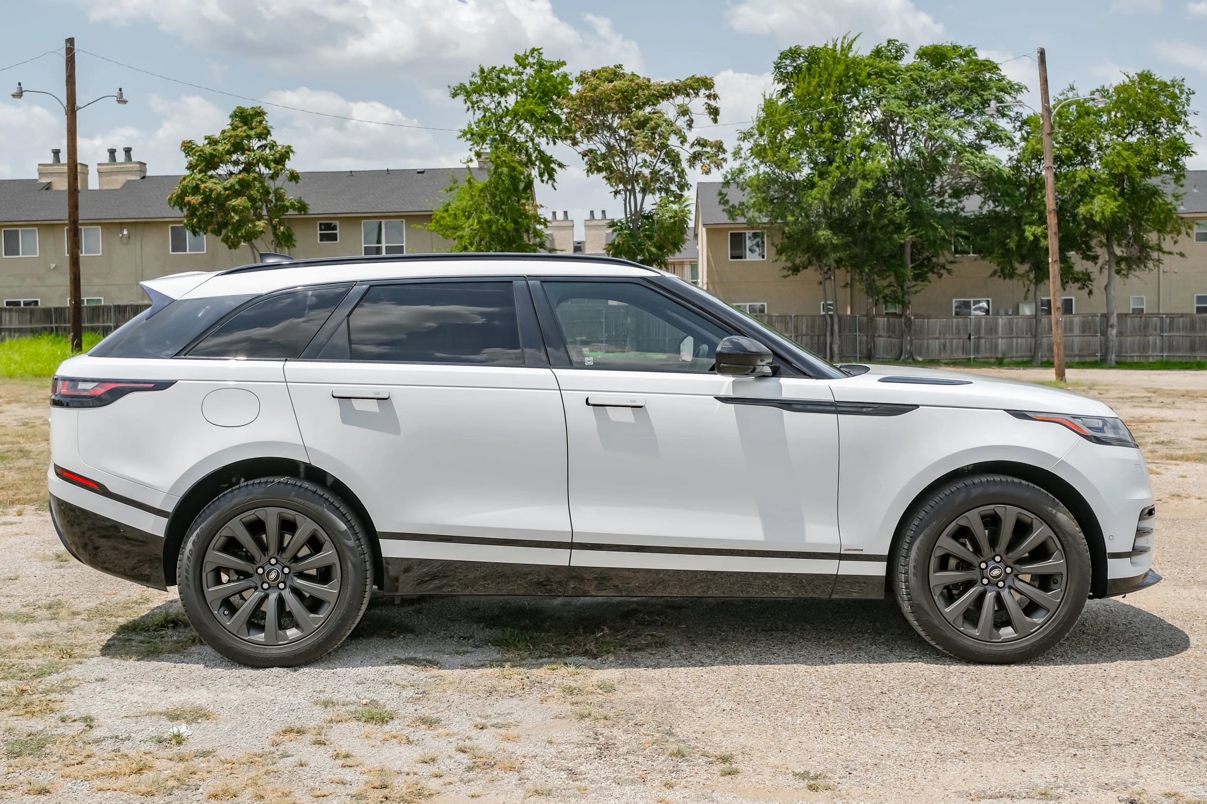 Used 2018 Land Rover Range Rover Velar R-Dynamic SE image 8