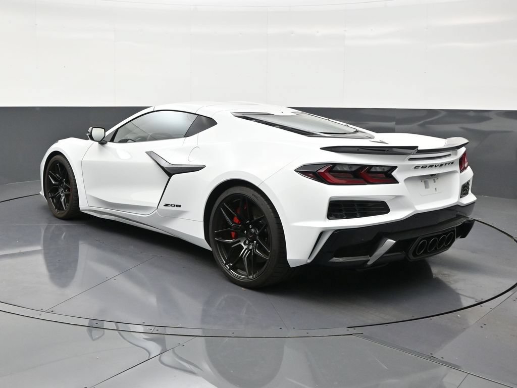 Used 2025 Chevrolet Corvette Z06 RWD image 3