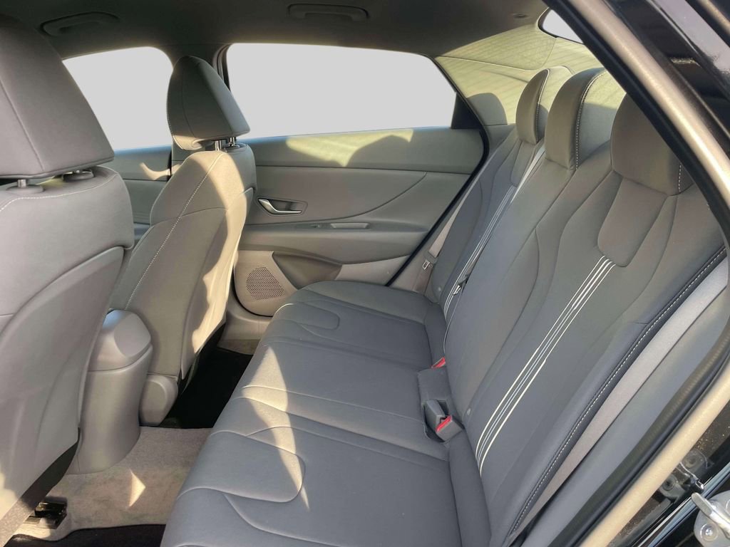 Used 2023 Hyundai Elantra SEL w/ Preferred Accessory Package image 12