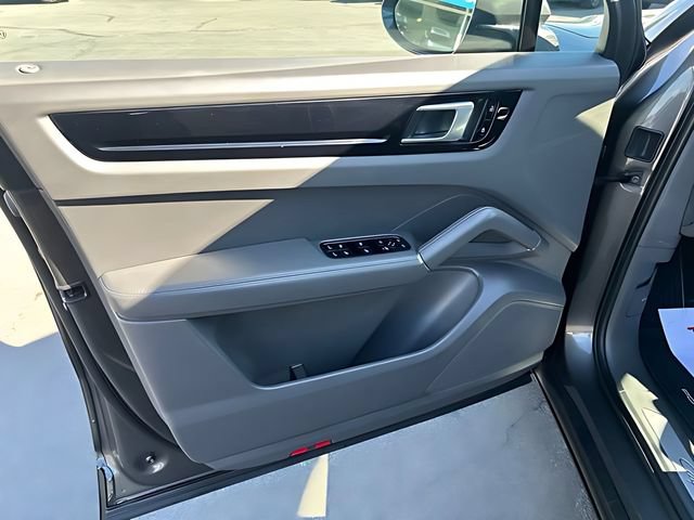 Used 2021 Porsche Cayenne AWD/4WD image 22