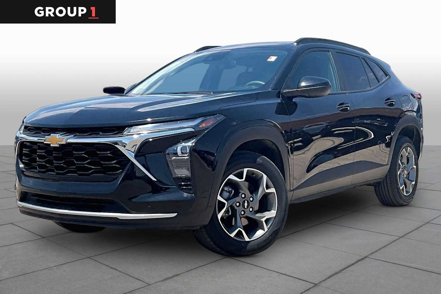 Used 2025 Chevrolet Trax LT FWD image 1